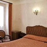 Louvre Hotel