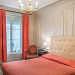 Louvre Hotel 2*