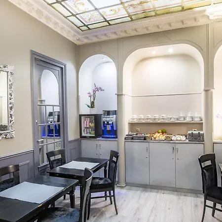 Louvre Hotel