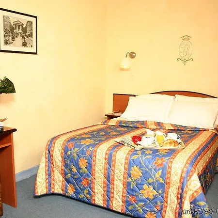 Louvre Hotel 2*