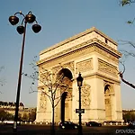Отель Louvre
