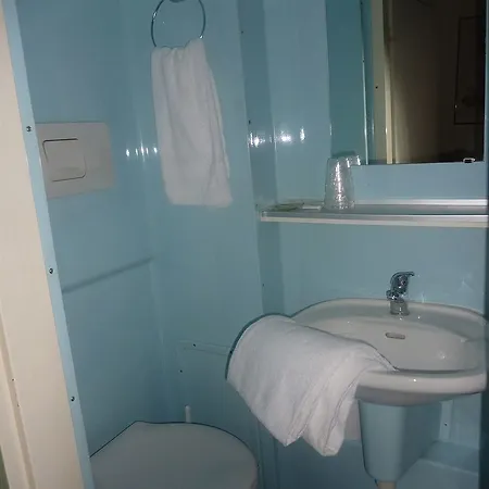 Отель Louvre 2*
